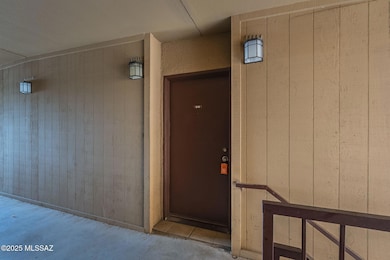1810 E Blacklidge Dr unit 610, Tucson, AZ 85719 - photo 2