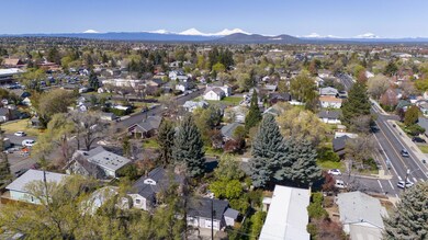 234 SW 9th St, Redmond, OR 97756 - photo 3