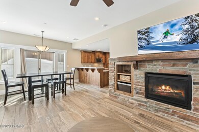 2_Kitchen--Dining_1800x1200_4016474