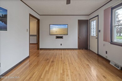 Interior 01