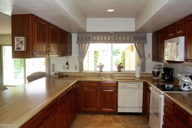 KItchen with Views - 1 -5799-B