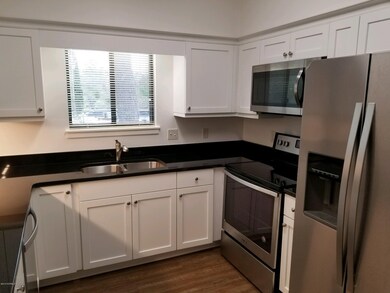 1557 Hawthorne 8