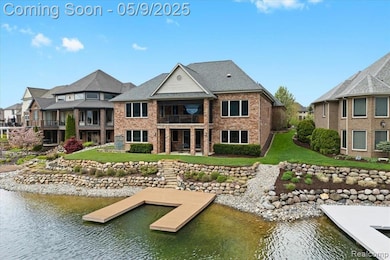 Luxury lakefront living.