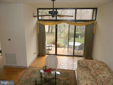 11556 Rolling Green Ct unit 100, Reston, VA 20191 - photo 4