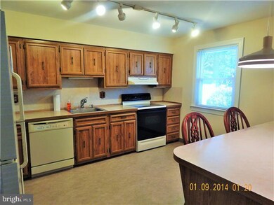 918 Mennonite Rd, Royersford, PA 19468 - photo 6