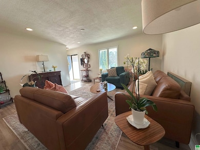 712 Winthrop Cir, Storm Lake, IA 50588 - photo 5