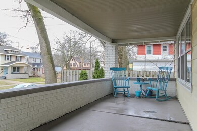 005-Porch-2494132-large