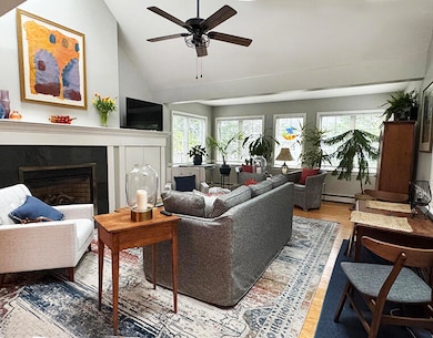 7 LIVING ROOM -3