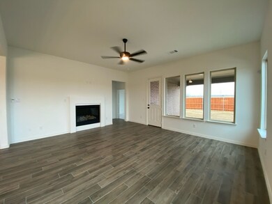 549 Pickett Creek Dr, Hudson Oaks, TX 76087 - photo 5