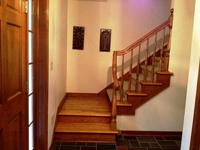 Entry/Foyer.