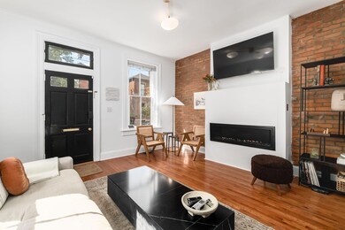 648 Working gas fireplace