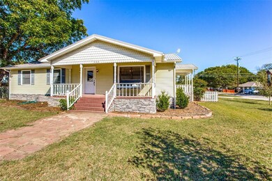 402 W Walnut St, Whitewright, TX 75491 - photo 4