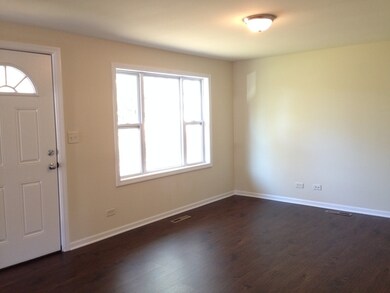 138 Mora Rd, Carpentersville, IL 60110 - photo 4