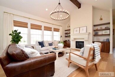 Great Room w/ Gas Fireplace