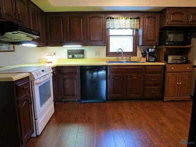Kitchen. New laminate flooring!
