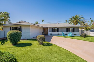 3433 E Lazy Lane-Front Garage-Turf