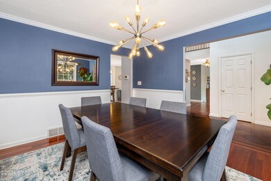 005-7-Barrington-Ct-Interior
