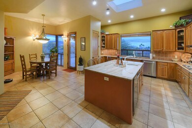 Eat-in kitchen