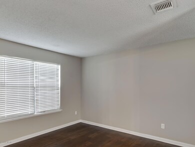 02-LivingRoom