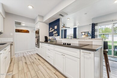 3242 E Camelback Rd unit 105, Phoenix, AZ 85018 - photo 6