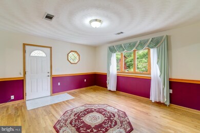 1867 Griffith Rd, Falls Church, VA 22043 - photo 4