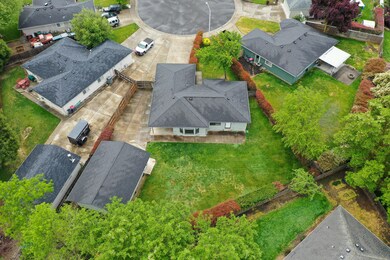 119 Shadowwood Ct, Central Point, OR 97502 - photo 2