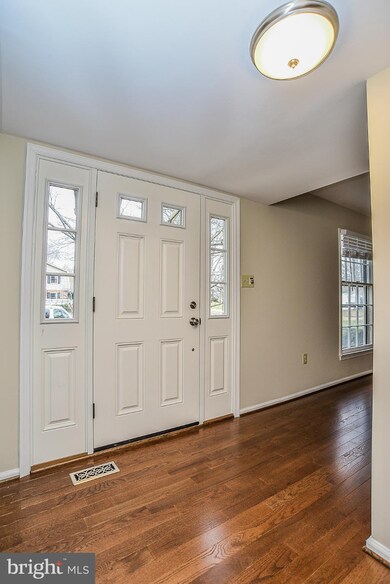 6204 Wilmington Dr, Burke, VA 22015 - photo 3