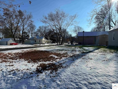 701 Wilkerson St, Sedalia, MO 65301 - photo 2