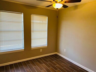 817 Midas Ln, Alvin, TX 77511 - photo 7