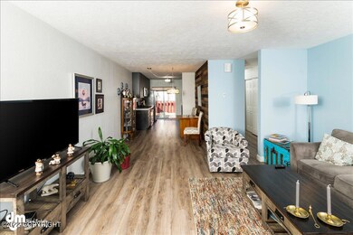 06-Living Room_ETL6205