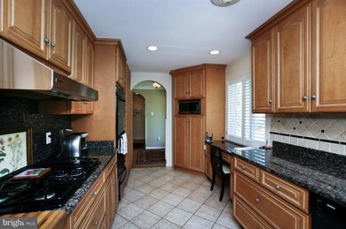 10419 Windsor View Dr, Potomac, MD 20854 - photo 7