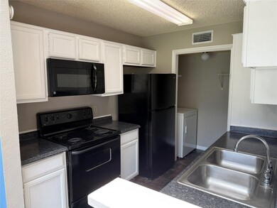 8579 Sands Point Dr unit 102, Houston, TX 77036 - photo 4