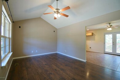 452 Simmons Ln, Mount Washington, KY 40047 - photo 4