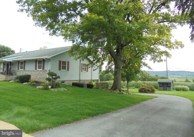 318 Valley View Dr, New Holland, PA 17557 - photo 2