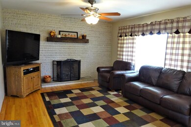 375 Wayburn St, Greencastle, PA 17225 - photo 3