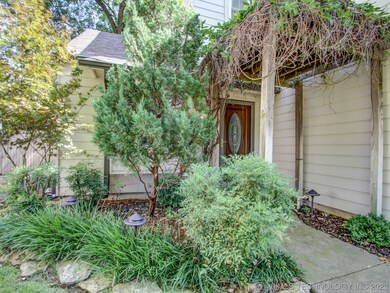 1009 E 33rd Place unit A, Tulsa, OK 74105 - photo 2