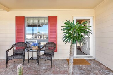 10405 W Kingswood Cir-large-003-7-Front