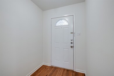 922 W Mierianne St, Houston, TX 77088 - photo 4