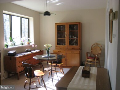 1668 Parkcrest Cir unit 201, Reston, VA 20190 - photo 6