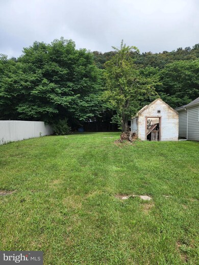 251 N Washington St, Berkeley Springs, WV 25411 - photo 4