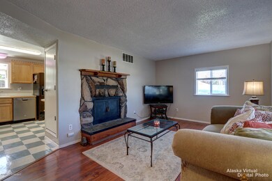 Living Room W/Laminate Flooring