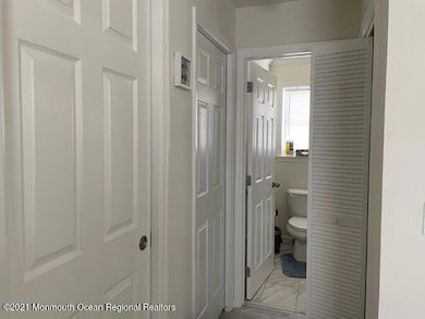 121west_tide_way_hallway