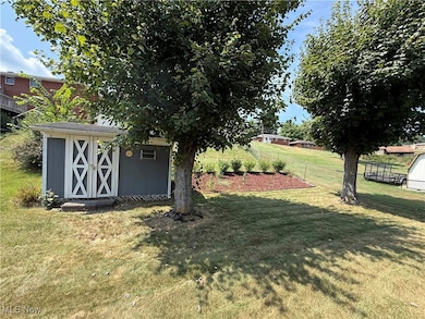 202 Crystal Ln, Weirton, WV 26062 - photo 6