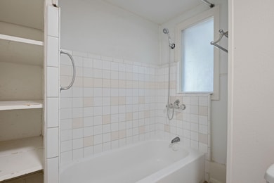 06 - Bathroom 1