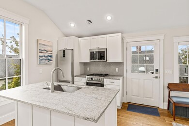 18 Bangs St unit 4, Provincetown, MA 2657 - photo 5