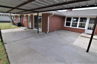102 Line Dr, Gainesville, TX 76240 - photo 2