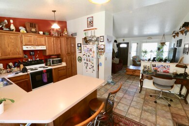 Beautiful Kitchen with Breakfast Bar