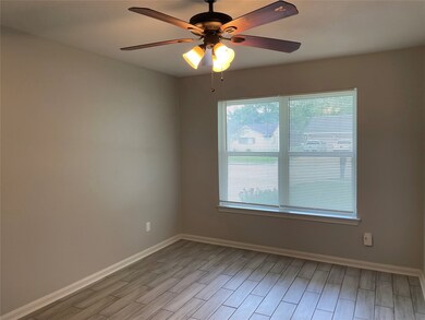 1910 Tracy Lynn Ln, Alvin, TX 77511 - photo 5