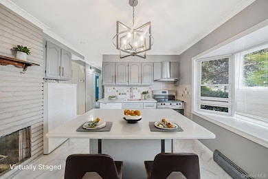 95 Lantern Rd, Hicksville, NY 11801 - photo 4