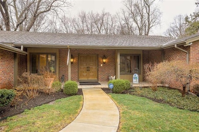 Big, welcoming front porch!